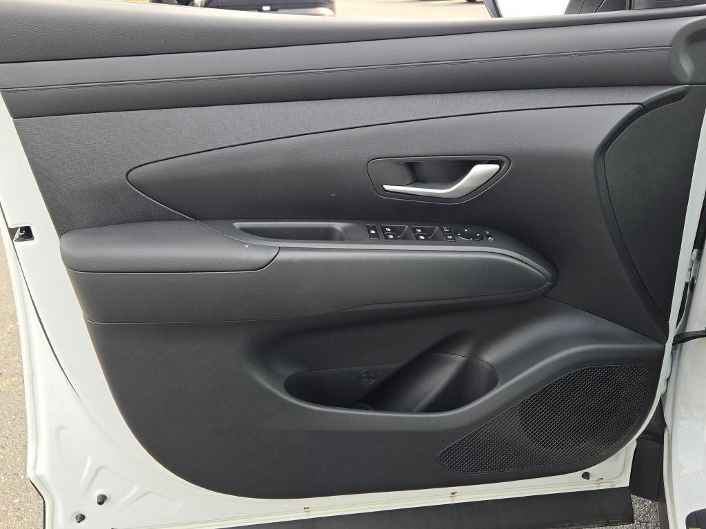 new 2025 Hyundai TUCSON Hybrid car, priced at $33,983