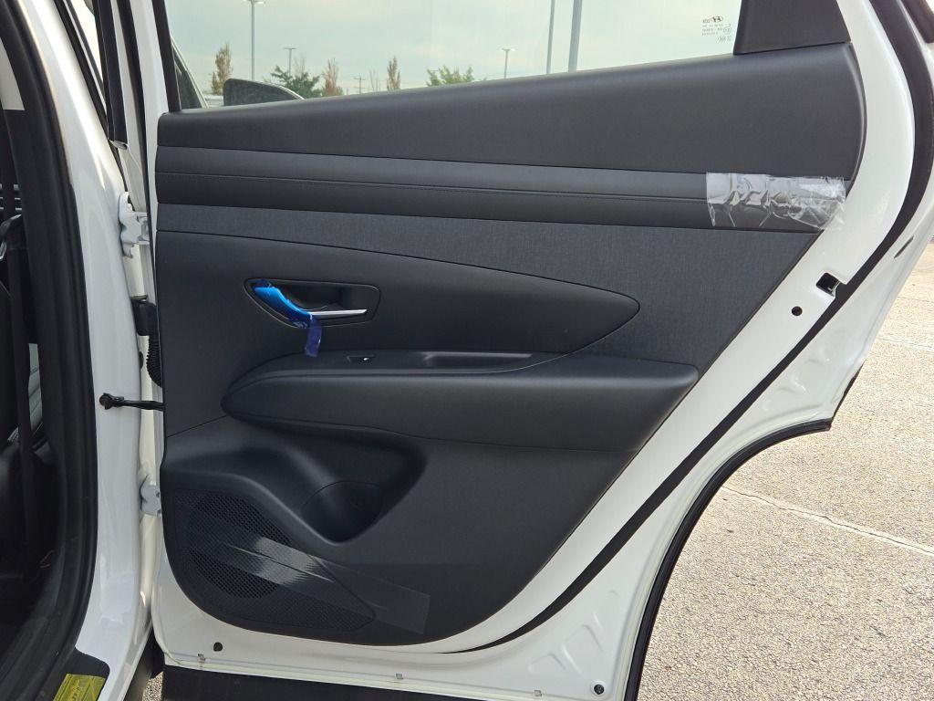 new 2025 Hyundai TUCSON Hybrid car, priced at $33,983