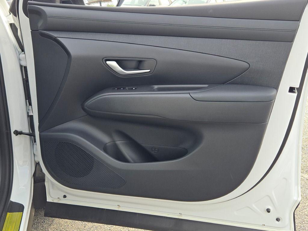 new 2025 Hyundai TUCSON Hybrid car, priced at $33,983