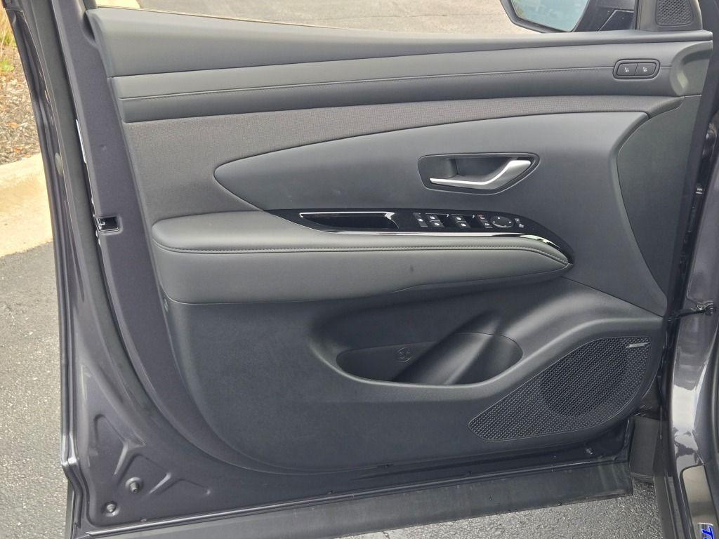 new 2025 Hyundai TUCSON Hybrid car, priced at $41,385
