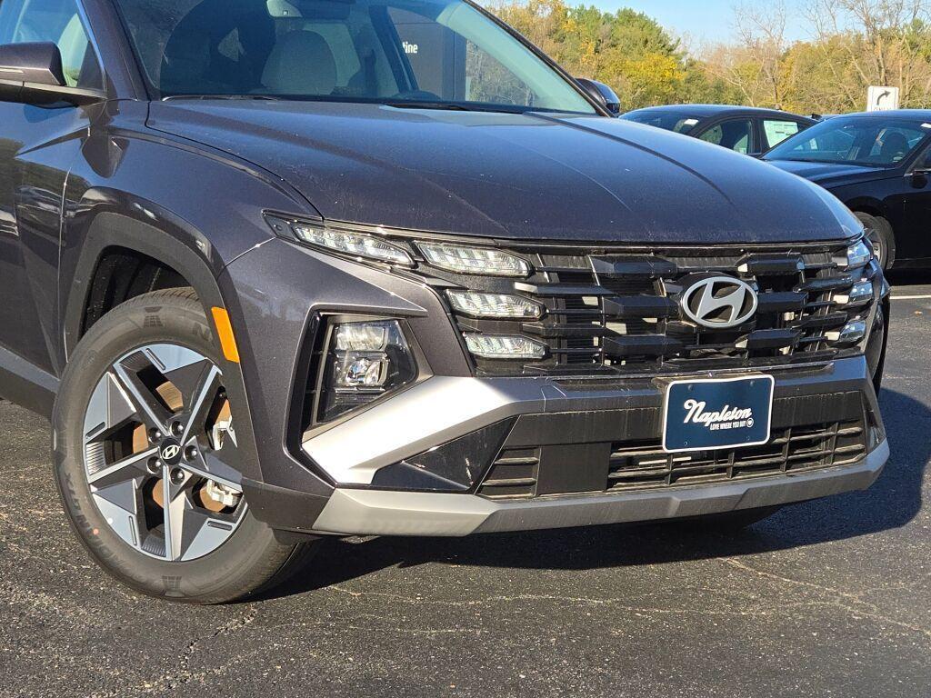 new 2025 Hyundai TUCSON Hybrid car, priced at $33,493