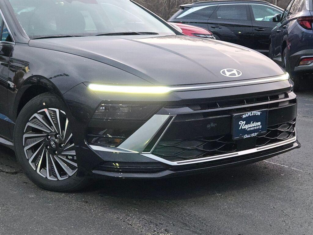 new 2026 Hyundai Sonata Hybrid car, priced at $33,300