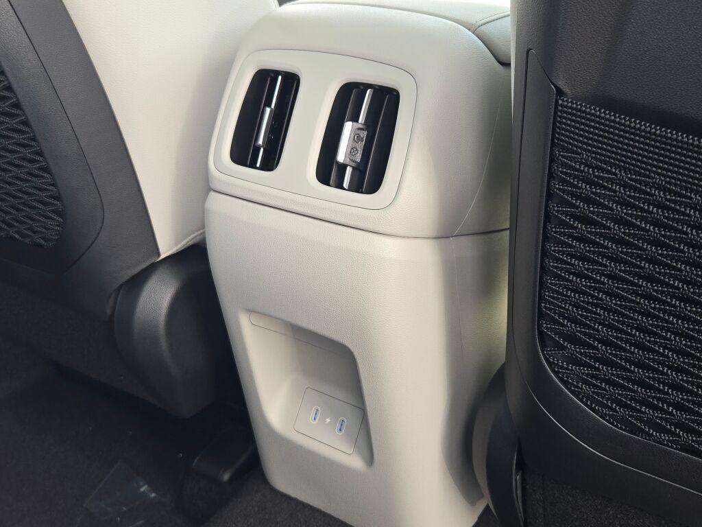 new 2025 Hyundai TUCSON Hybrid car, priced at $41,420