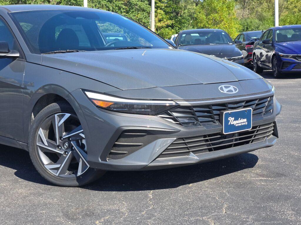 new 2025 Hyundai ELANTRA HEV car, priced at $26,633