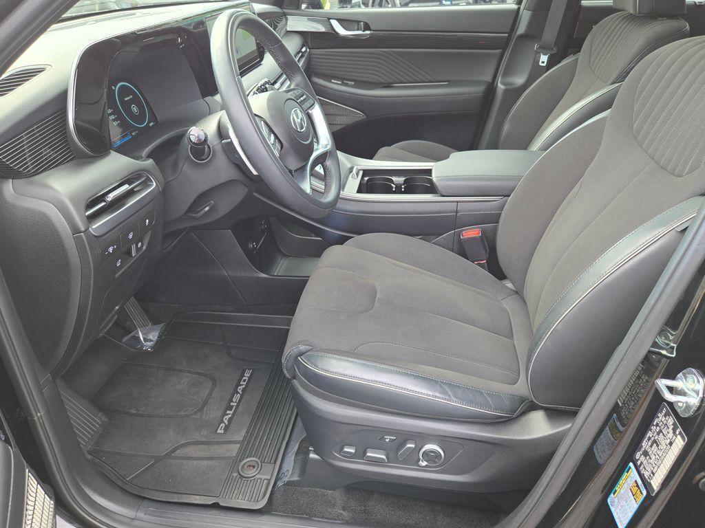 used 2025 Hyundai Palisade car, priced at $46,363