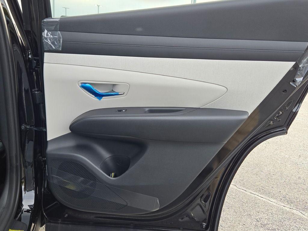 new 2025 Hyundai TUCSON Hybrid car, priced at $34,332