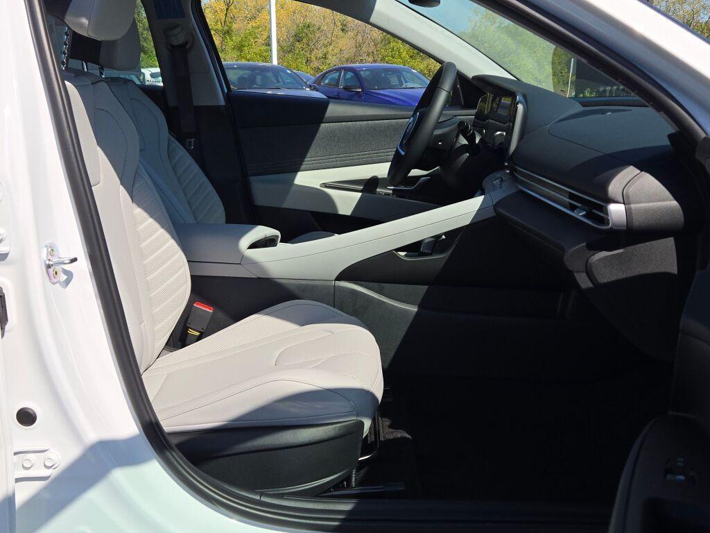 new 2025 Hyundai Elantra car, priced at $28,155