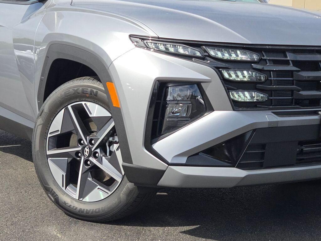 new 2025 Hyundai TUCSON Hybrid car, priced at $39,135
