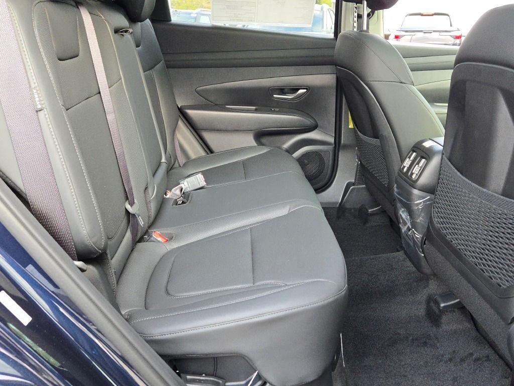 new 2025 Hyundai TUCSON Hybrid car, priced at $33,958