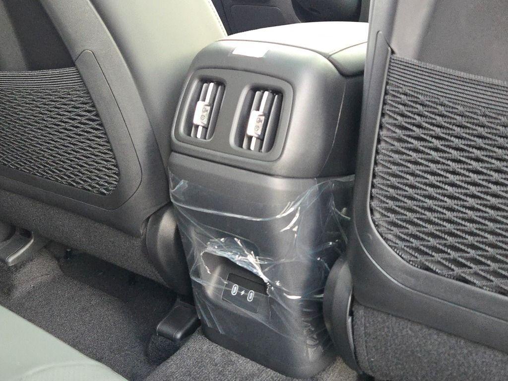 new 2025 Hyundai TUCSON Hybrid car, priced at $33,958