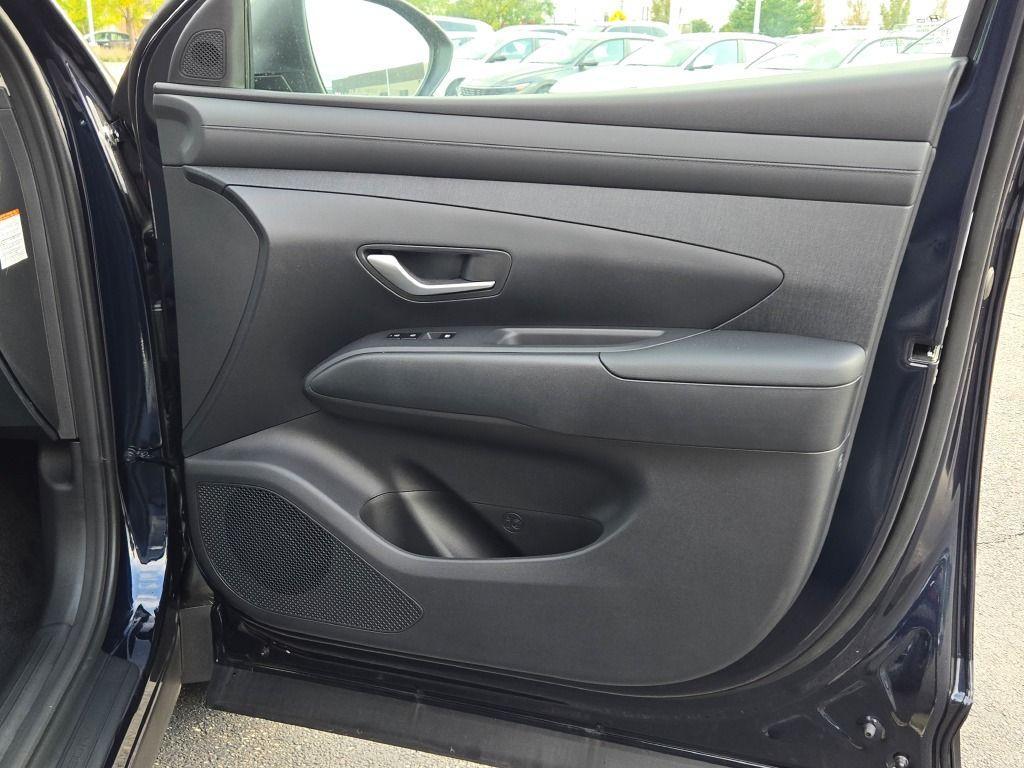 new 2025 Hyundai TUCSON Hybrid car, priced at $33,958