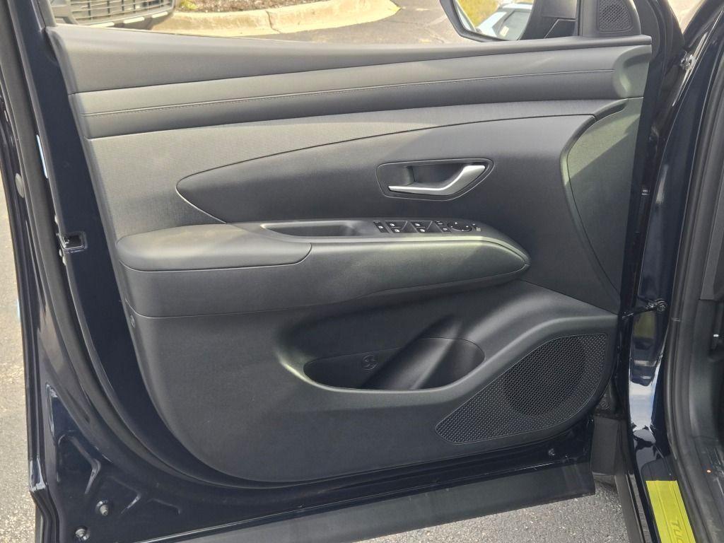 new 2025 Hyundai TUCSON Hybrid car, priced at $34,083