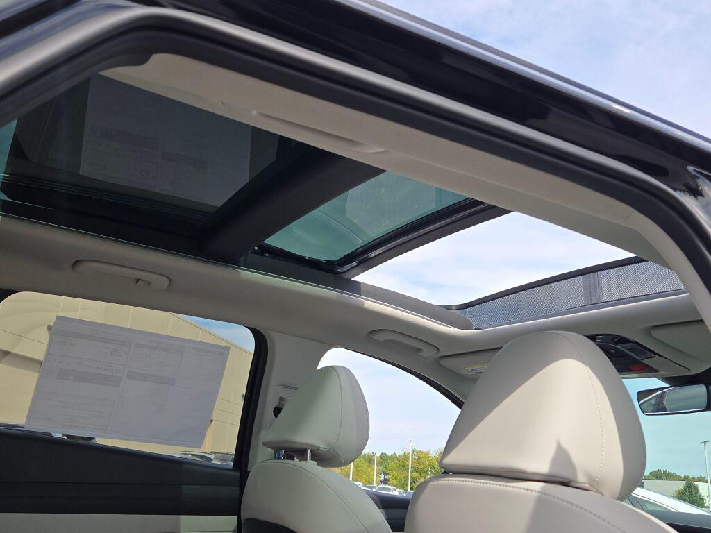 new 2025 Hyundai TUCSON Hybrid car, priced at $34,083