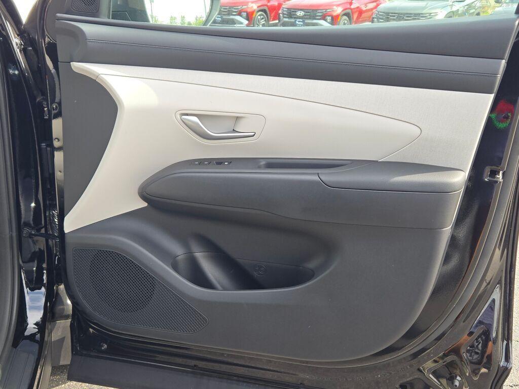 new 2025 Hyundai TUCSON Hybrid car, priced at $34,083