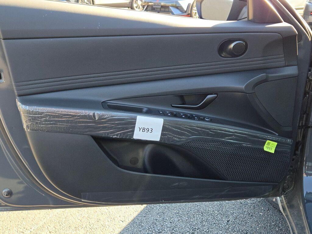 new 2025 Hyundai ELANTRA HEV car, priced at $26,682