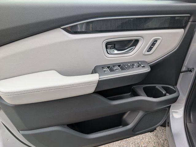 new 2025 Honda Pilot car, priced at $52,731
