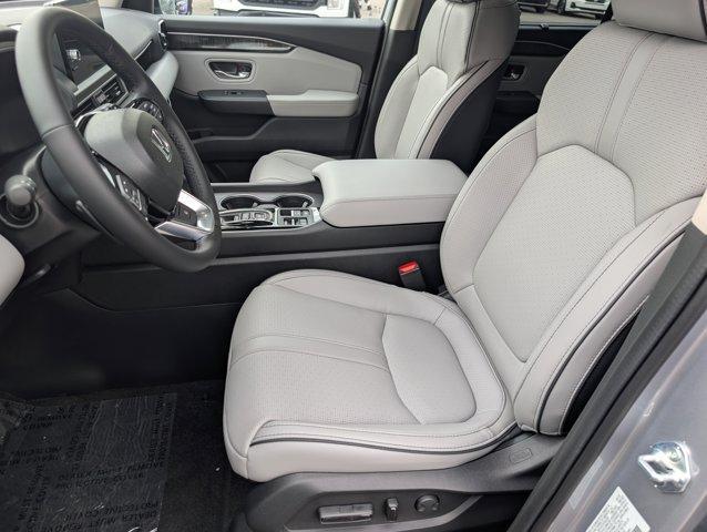 new 2025 Honda Pilot car, priced at $52,731