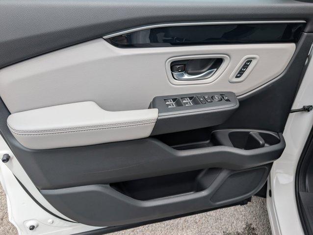 new 2025 Honda Pilot car, priced at $47,601