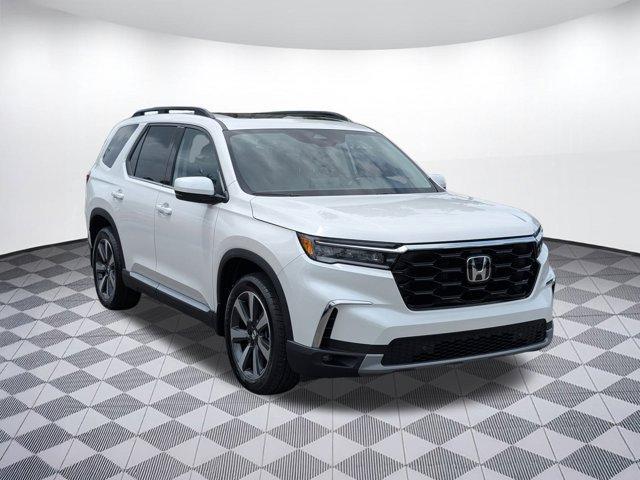 new 2025 Honda Pilot car, priced at $47,601