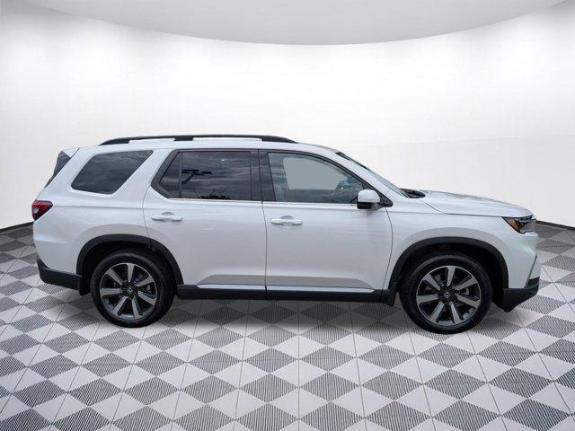 new 2025 Honda Pilot car, priced at $47,601