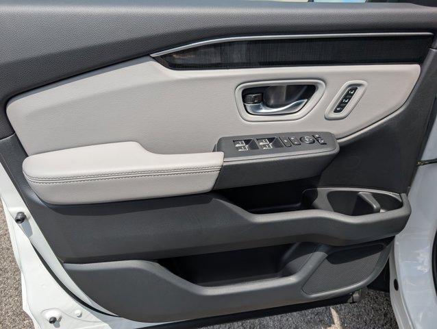 new 2025 Honda Pilot car, priced at $53,181
