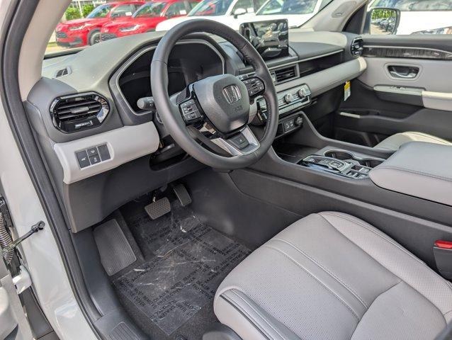 new 2025 Honda Pilot car, priced at $53,181