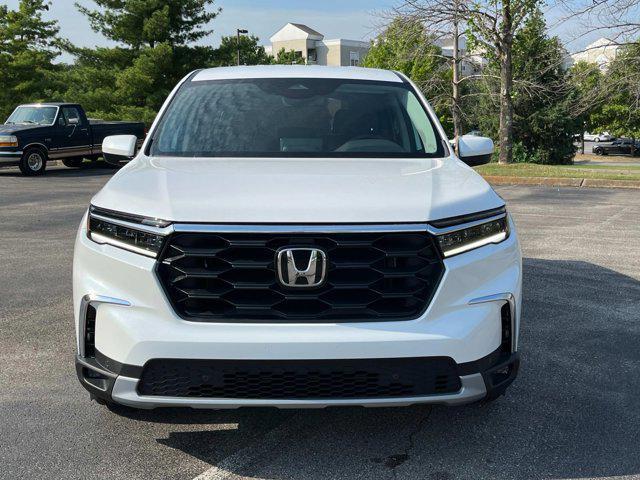 new 2025 Honda Pilot car, priced at $44,572