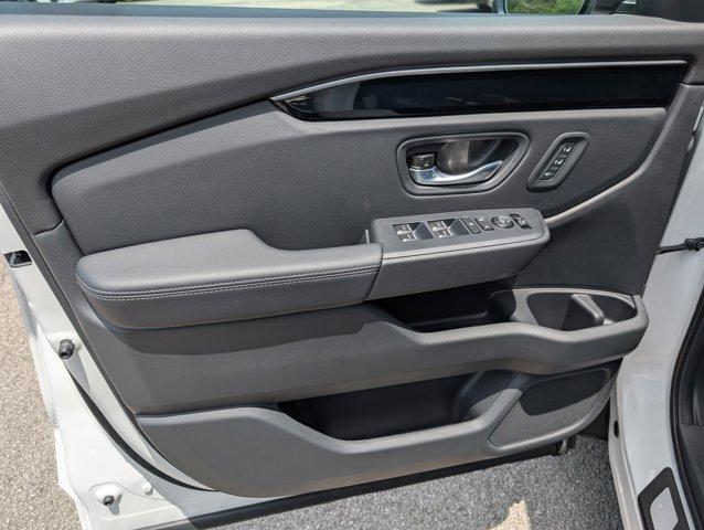new 2025 Honda Pilot car, priced at $45,081