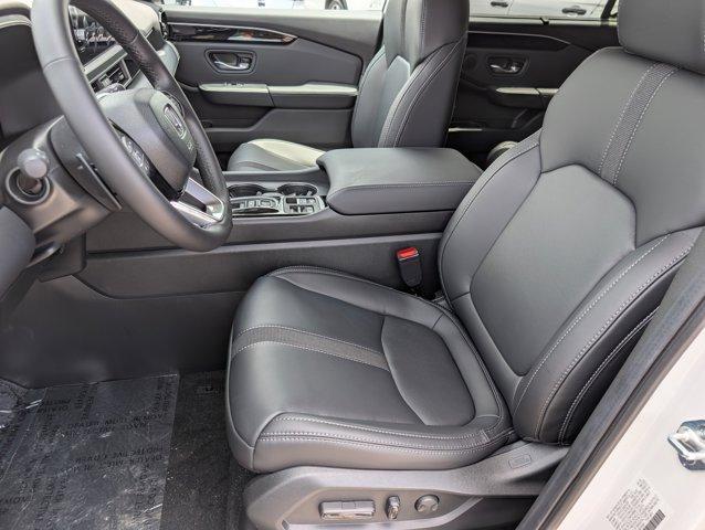 new 2025 Honda Pilot car, priced at $45,081
