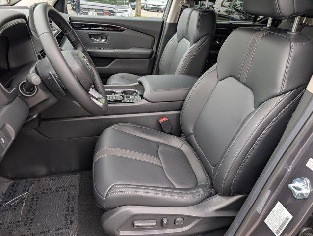 new 2025 Honda Pilot car, priced at $49,801