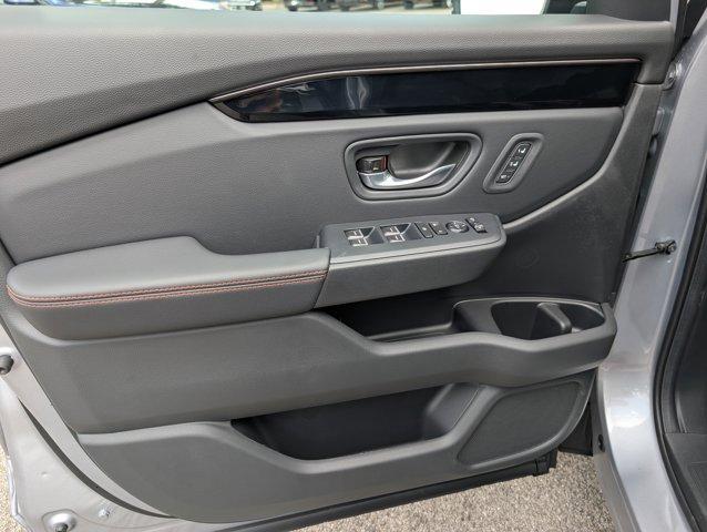 new 2025 Honda Pilot car, priced at $49,051