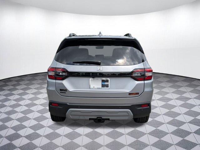 new 2025 Honda Pilot car, priced at $49,051