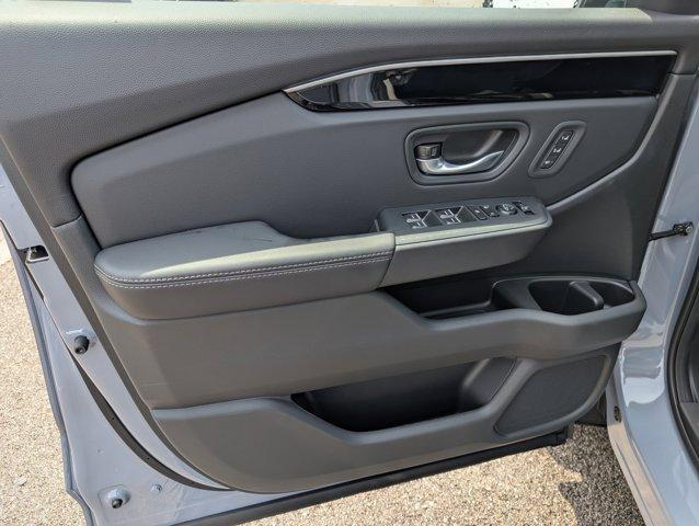 new 2025 Honda Pilot car, priced at $49,405