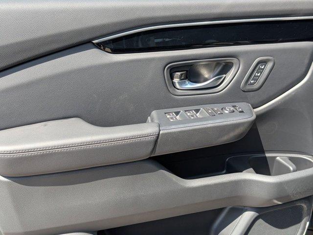 new 2025 Honda Pilot car, priced at $44,591
