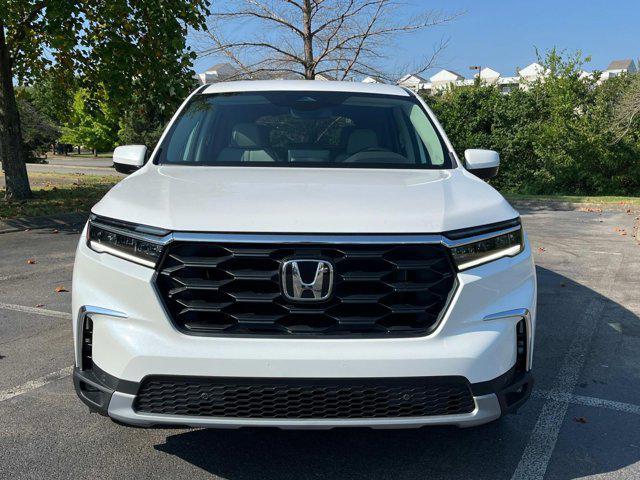 new 2025 Honda Pilot car, priced at $43,542