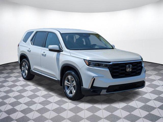 new 2025 Honda Pilot car, priced at $42,951