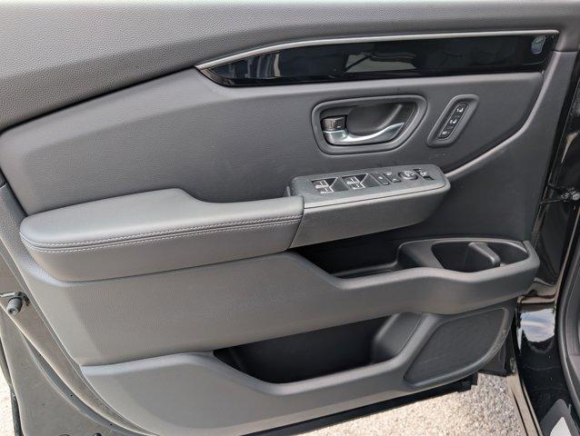 new 2025 Honda Pilot car, priced at $44,171