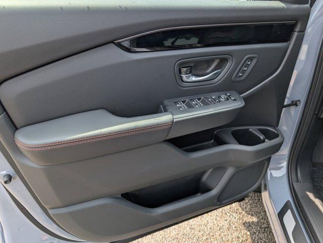 new 2025 Honda Pilot car, priced at $49,501
