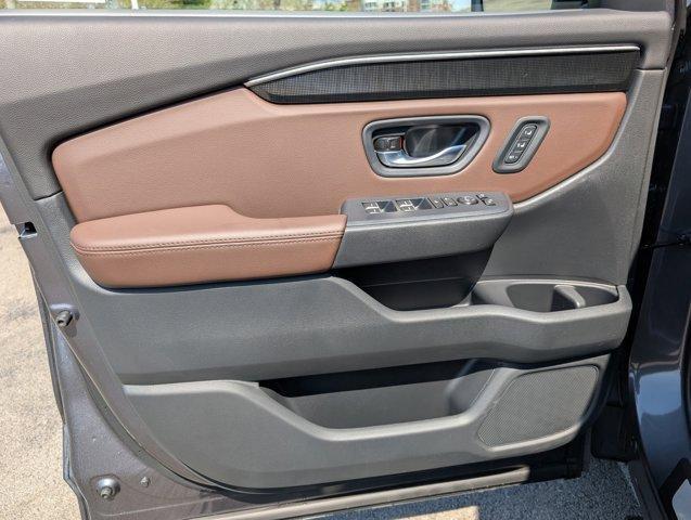 new 2025 Honda Pilot car, priced at $55,251