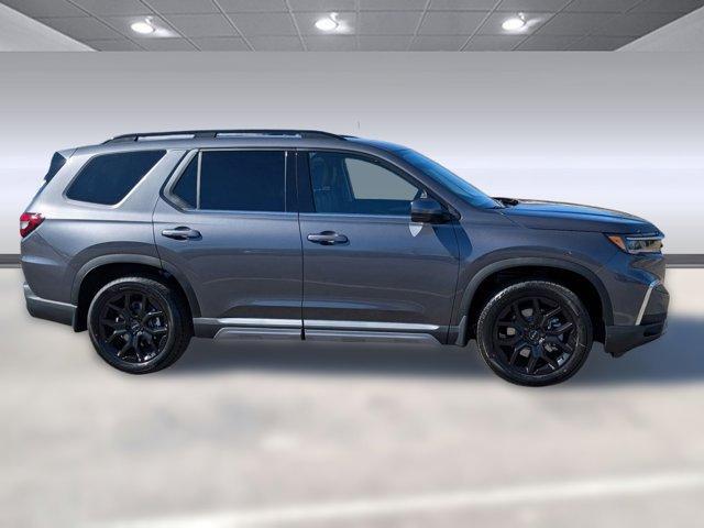 new 2025 Honda Pilot car, priced at $48,633