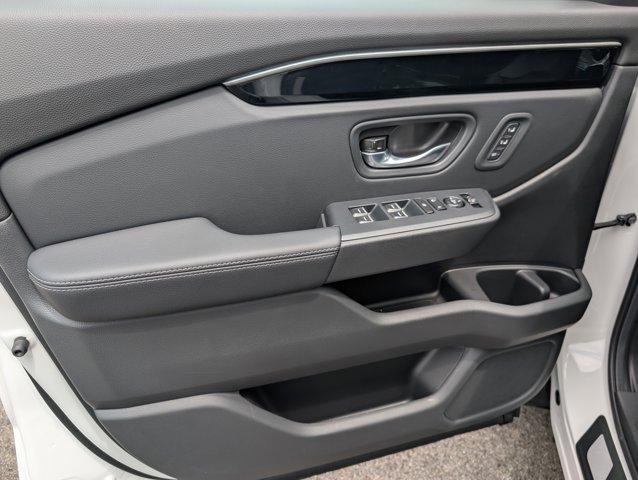 new 2025 Honda Pilot car, priced at $49,321