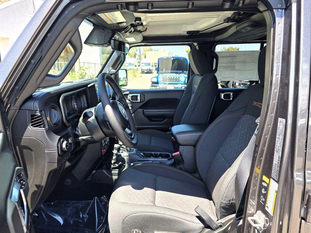 new 2025 Jeep Gladiator car, priced at $51,900