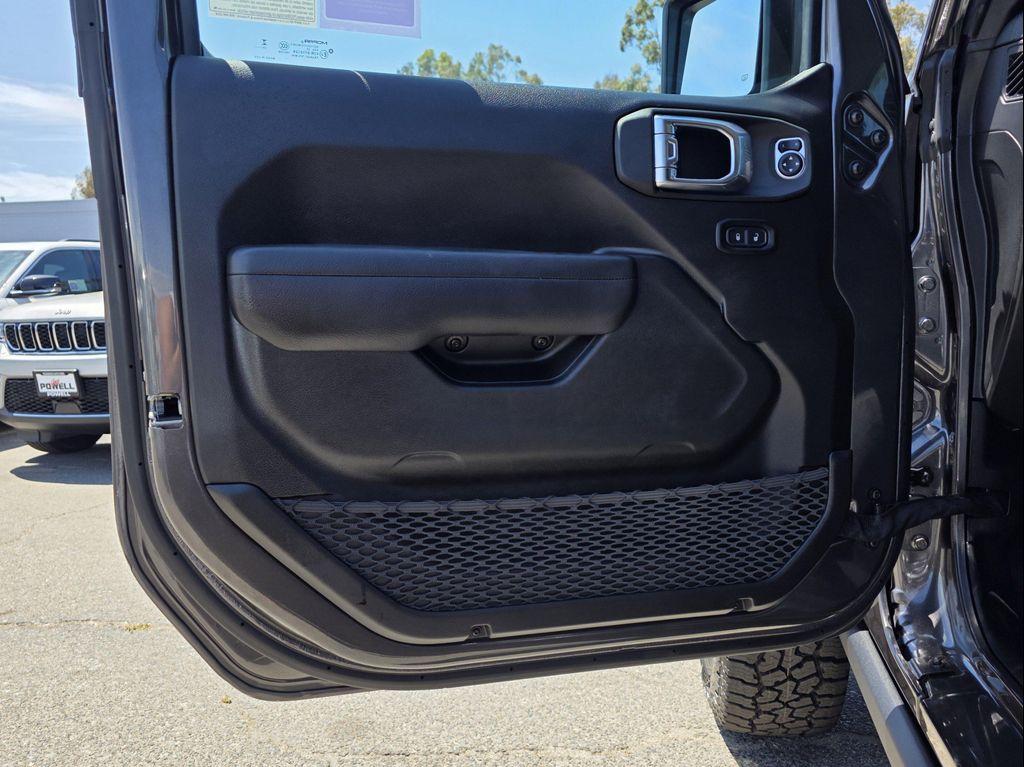 new 2025 Jeep Gladiator car, priced at $51,900