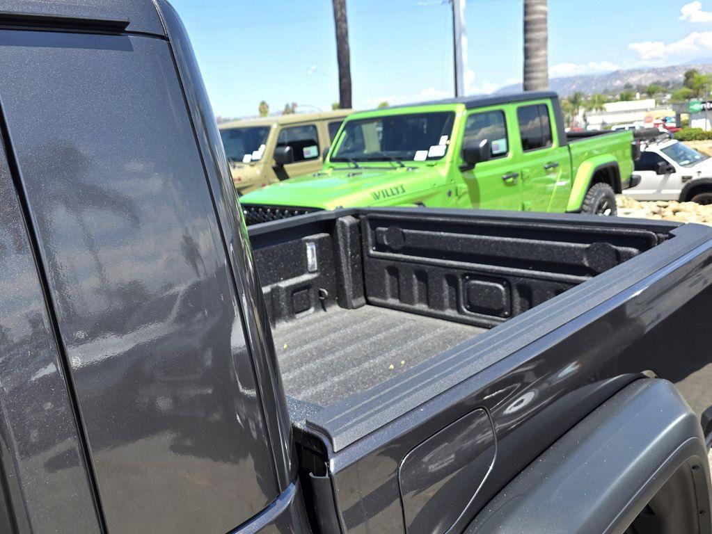 new 2025 Jeep Gladiator car, priced at $51,900