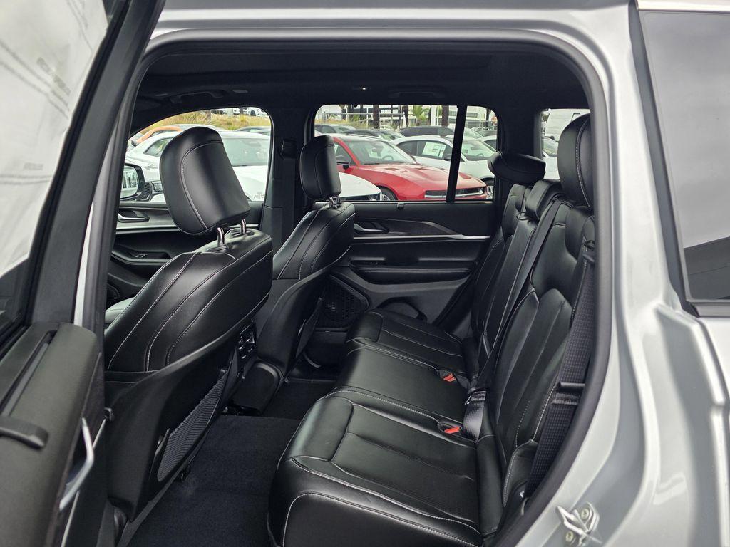 new 2025 Jeep Grand Cherokee car, priced at $45,900