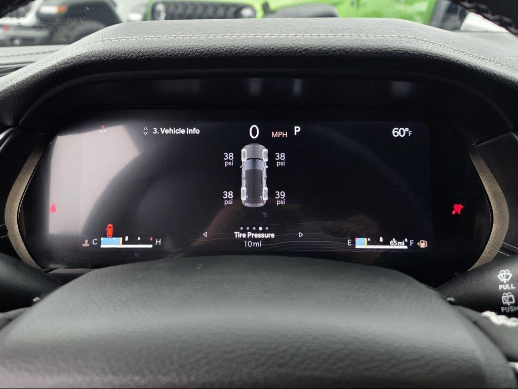 new 2025 Jeep Grand Cherokee car, priced at $45,900