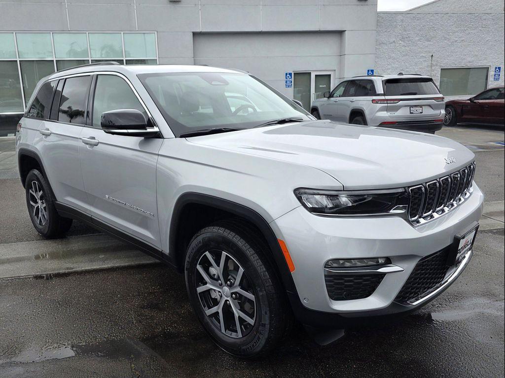 new 2025 Jeep Grand Cherokee car, priced at $45,900