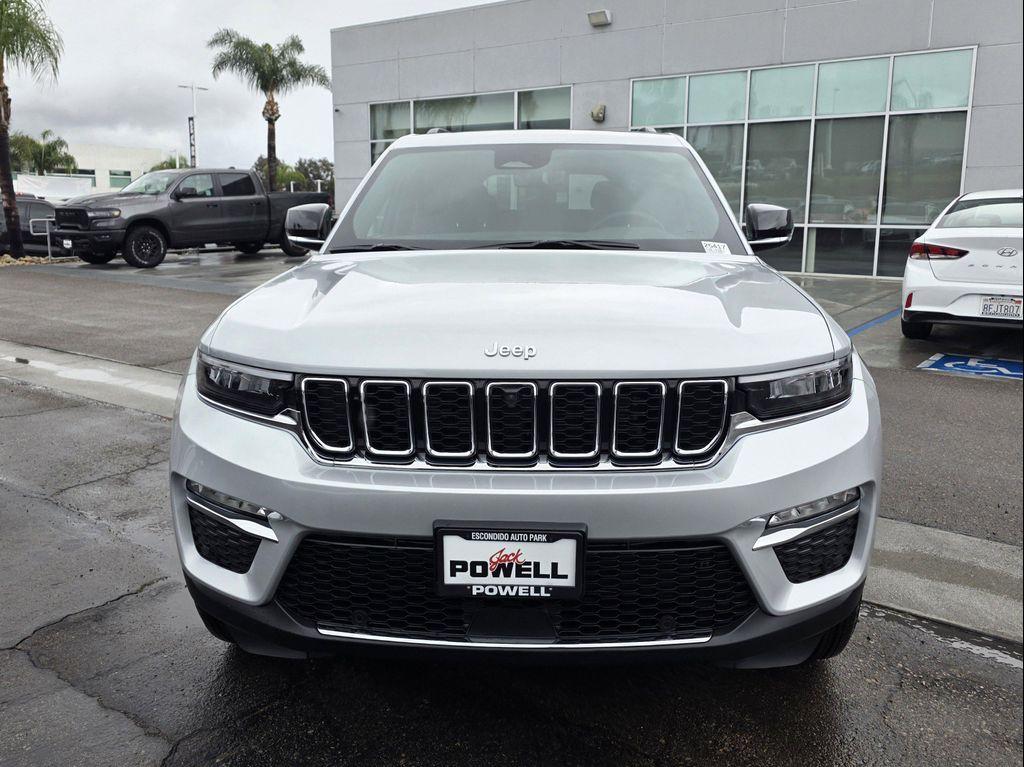 new 2025 Jeep Grand Cherokee car, priced at $45,900
