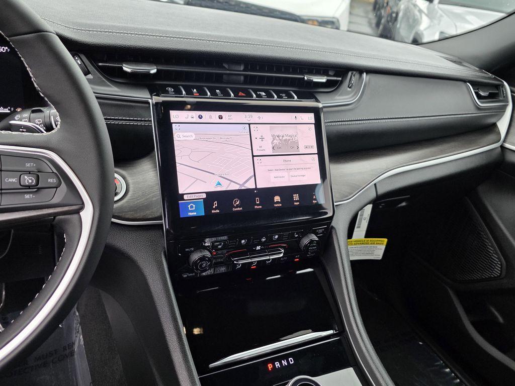 new 2025 Jeep Grand Cherokee car, priced at $45,900