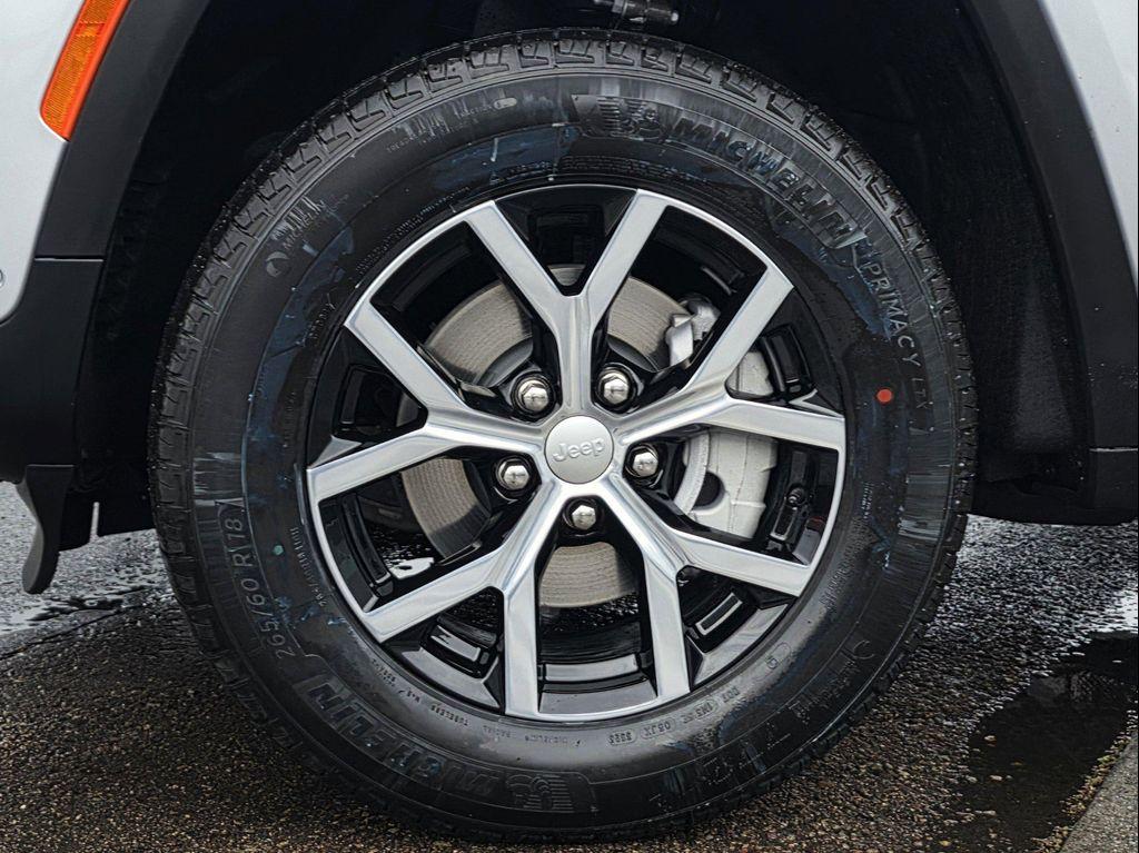 new 2025 Jeep Grand Cherokee car, priced at $45,900